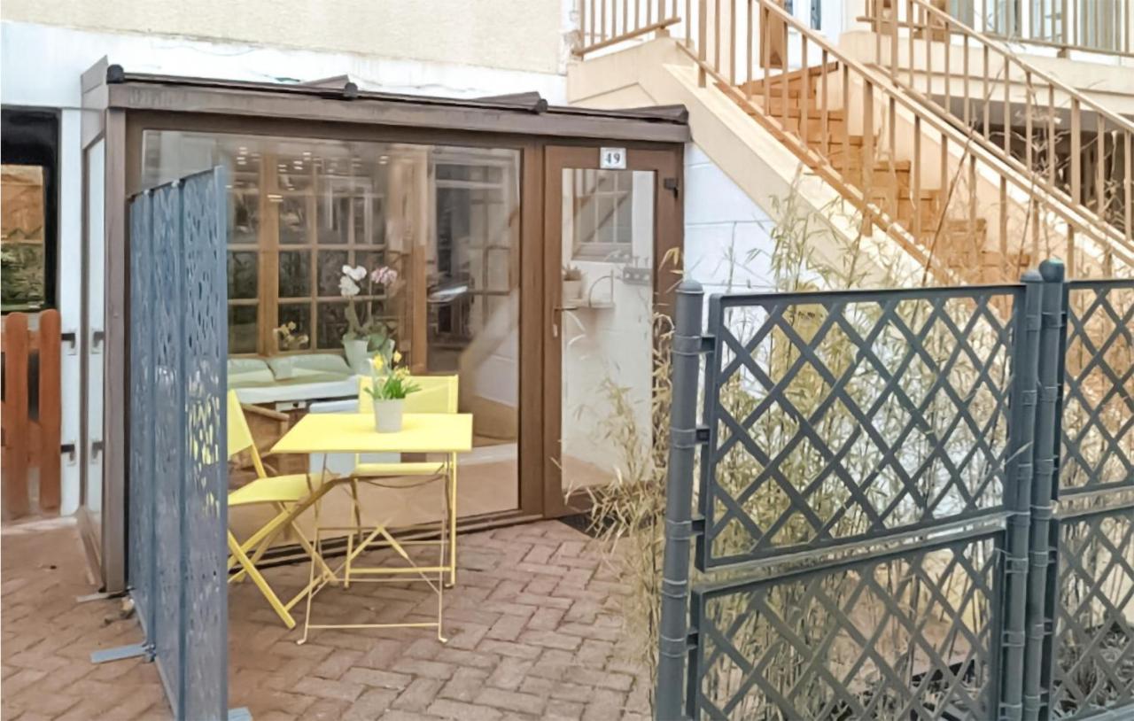 1 Bedroom Lovely Apartment In Grandcamp-Maisy Exteriör bild